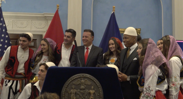 Kryebashkiaku i Nju Jorkut organizon ceremoni për pavarësinë e Shqipërisë