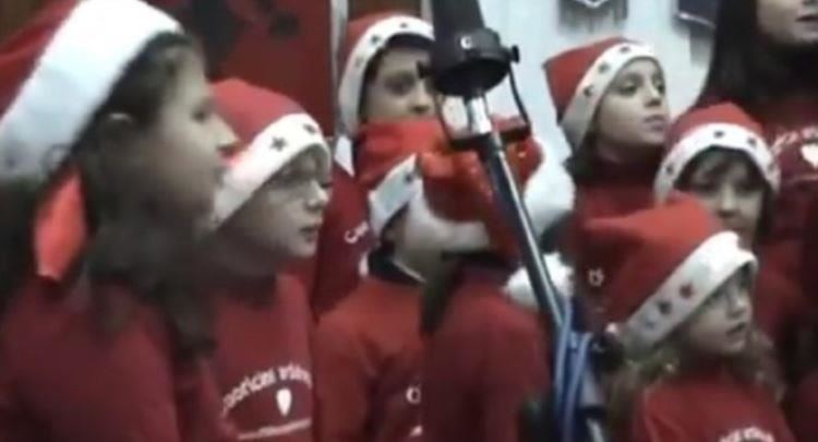 Krishtlindje arbëreshe, fëmijët këndojnë ninullën e Jul Varibobës