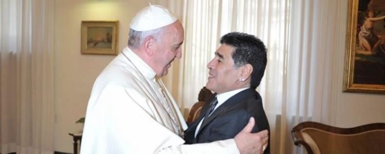 Ndërroi jetë Maradona, poeti i futbollit. Papa e kujton në lutje