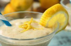 Smoothie nga limoni dhe jogurti për dobësim dhe metabolizëm të shpejtë
