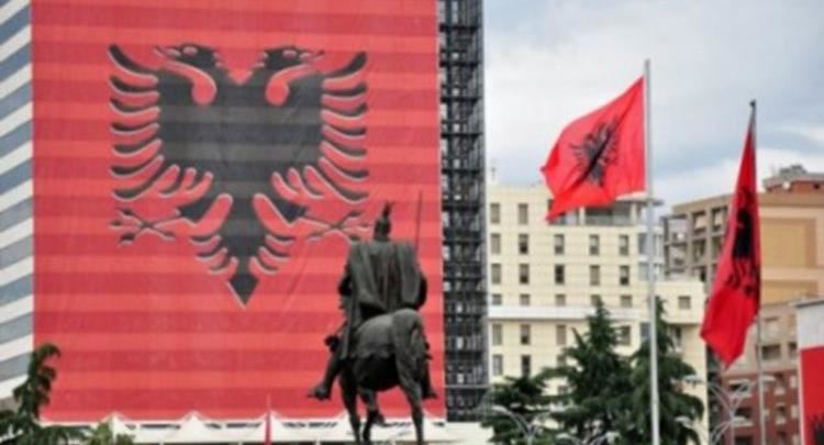 28 Nëntori festë e të gjithë shqiptarëve: Gëzuar!