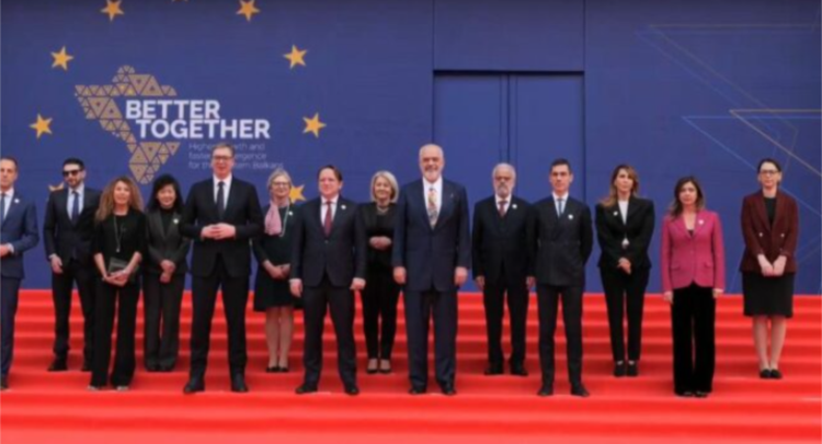 Samiti i Ballkanit Perëndimor në Tiranë, liderët realizojnë foton familjare