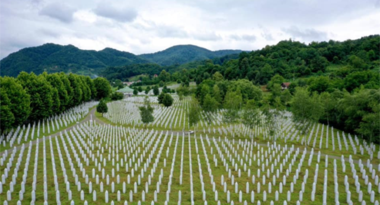 ‘Fëmijët i vrasin me plumba më të vegjël’: 6 fakte tronditëse rreth gjenocidit në Srebrenicë
