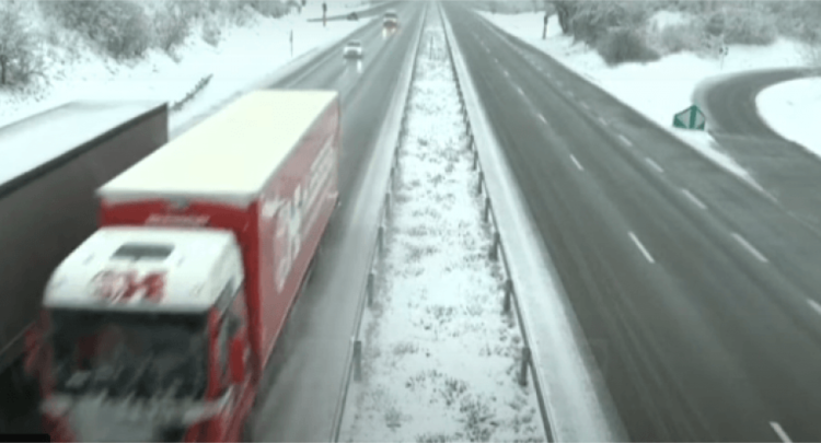 Evropa e mbuluar nga bora: Rrugë të bllokuara, orteqe dhe viktima