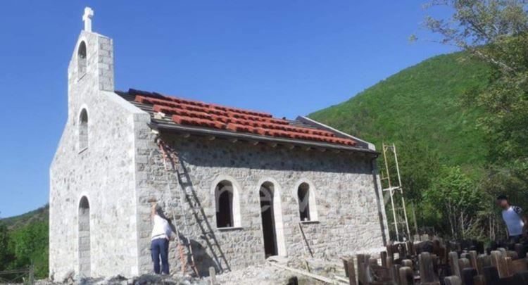 Shteti e la në harresë, emigranti rindërton kishën 2 shekullore në Mirditë