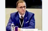 Ka njerëz që luten për një kafshatë bukë, ndërsa të tjerë e ekspozojnë bollëkun për disa pëlqime
