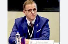 Ka njerëz që luten për një kafshatë bukë, ndërsa të tjerë e ekspozojnë bollëkun për disa pëlqime