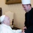 Papa takon Haxhi Bujar Spahiun: në qendër, bashkëjetesa paqësore ndërmjet feve