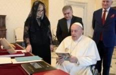 Papa priti Kryetaren e Parlamentit të Shqipërisë, Lindita Nikolla