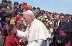 Kisha katolike në Shqipëri kujton 30 vjetorin e vizitës së Gjon Palit II në vend
