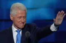 Clinton kujton se çka i kishte thënë kamarieri kosovar: ‘Falë teje familja ime është gjallë’