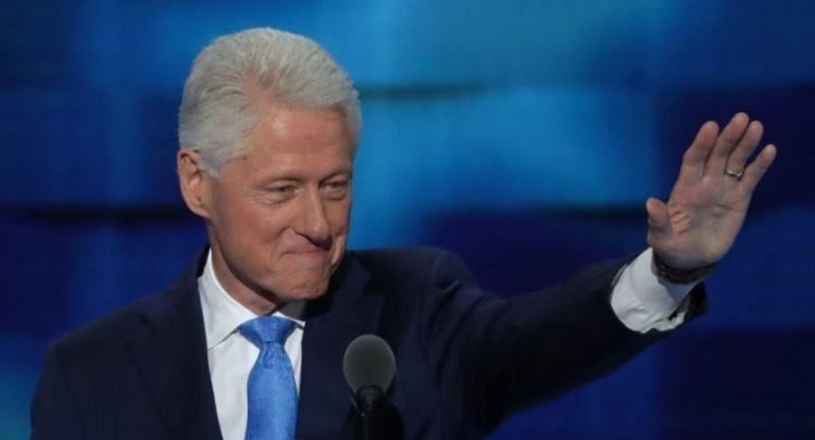 Clinton kujton se çka i kishte thënë kamarieri kosovar: ‘Falë teje familja ime është gjallë’