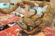 Skulptura e dragoit e realizuar me balonë shënon rekord të ri botëror