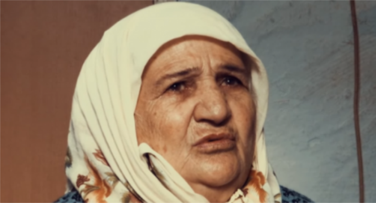 E martuan kur i kishte 13 vjet, e moshuara nga Kaçaniku: Nuk do t’ia falë kurrë babës