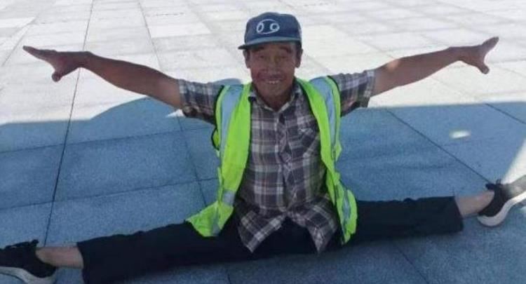 Pastruesi i rrugëve bëhet balerin në moshën 63-vjeçare, i lumtur sa s’bëhet