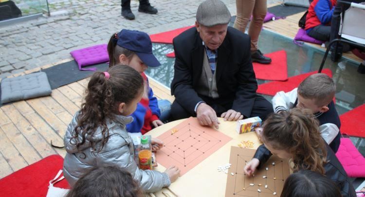 Muzeu i Kosovës i rikthen lojërat popullore të harruara