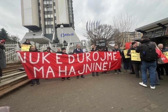 “Nuk e durojmë më hajninë”, nis protesta kundër shtrenjtimit të energjisë elektrike