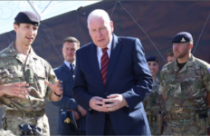 Ministri i Mbrojtjes së Mbretërisë së Bashkuar mbyll vizitën në Kosovë: Mbetemi partner i palëkundur