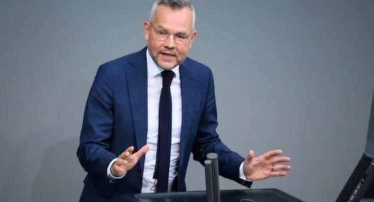 Ish-ministri gjerman Roth për deklaratën e ministres serbe për Kosovën: Si mendohet të futet në BE një vend në këtë mënyrë?