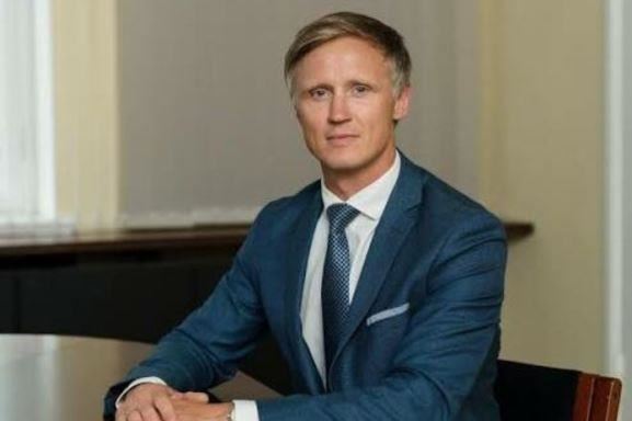 Eurodeputeti: T’i fajësosh të rinjtë shqiptarë se janë të ndikuar nga jashtë vetëm pse po e shfaqin hidhërimin e tyre për korrupsionin, është fyerje