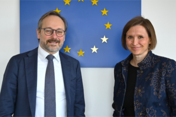 Zyrtari evropian në Prishtinë, shefja e Zyrës së BE-së: Mbështesim rrugën e Kosovës për integrim në BE