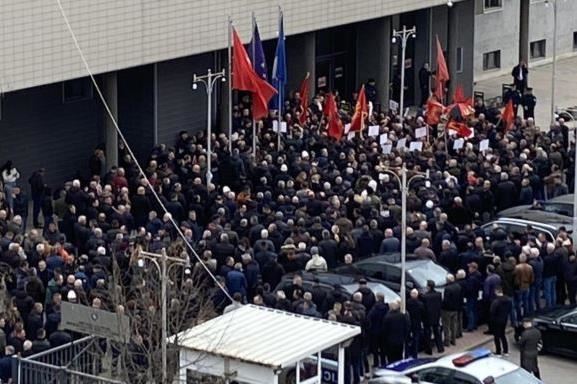 OVL e UÇK paralajmëron vazhdimin e protestave kundër shtrembërimit të historisë