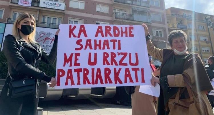 Me moton”Marshojmë S’festojmë”, gratë kosovare kërkojnë të drejtat e tyre