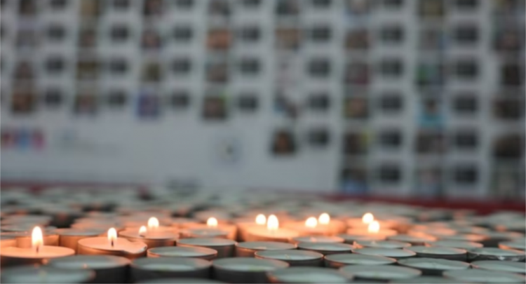 Në Prishtinë ndizen qirinj për viktimat në Izrael dhe kërkohet lirimi i pengjeve
