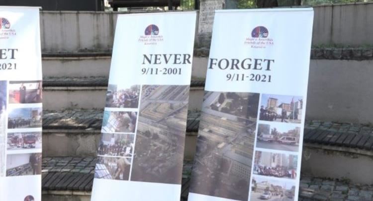 Shoqata “Miqtë e Amerikës” me ekspozitë me fotografi për sulmet e 11 shtatorit