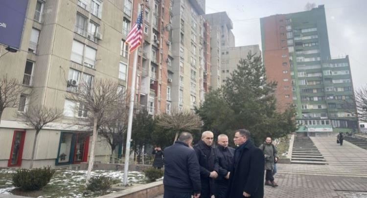 `Miqtë e Amerikës` vendosin flamurin e ri te shtatorja e Clintoni