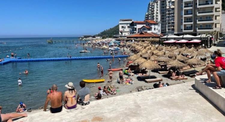 Fundi i ‘turizmi patriotik’: Shqiptarët e Kosovës braktisin Durrësin këtë sezon