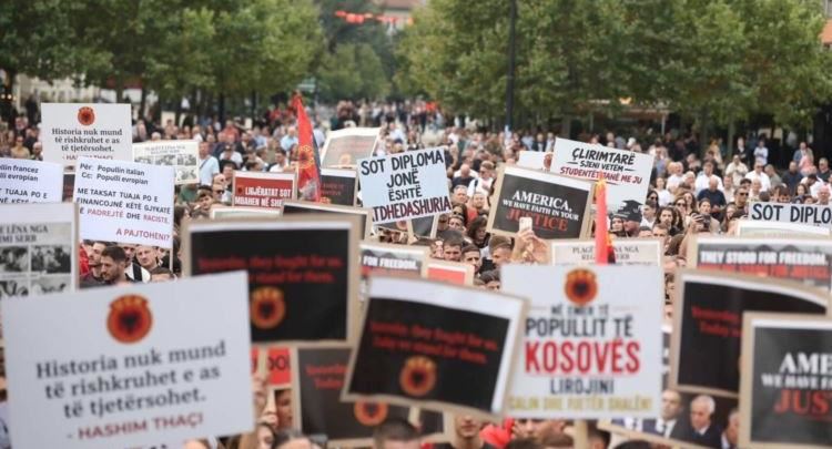 “Jo në emër të studentëve”, studentët protestojnë në Prishtinë pas vendimit në Hagë