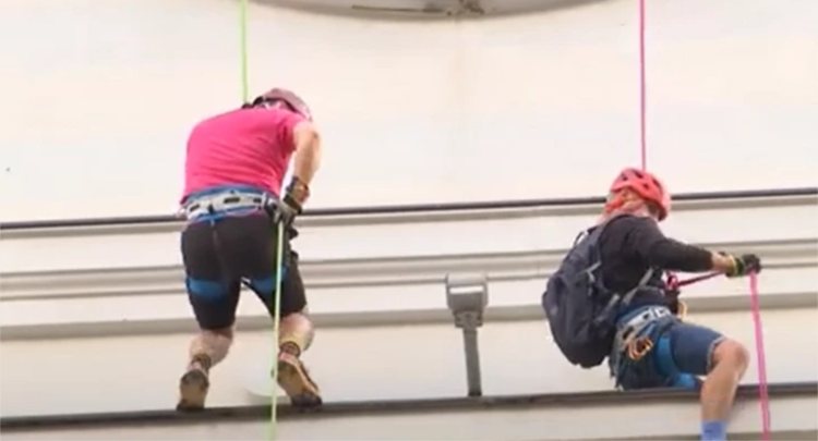 Lëshim me litar nga Katedralja në përkrahje të grave me kancer të gjirit