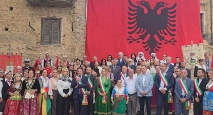 Nga Kalabria në të gjitha trevat shqiptare: Arbëreshët dhe shqiptarët bashkohen në një mesazh për Kosovën
