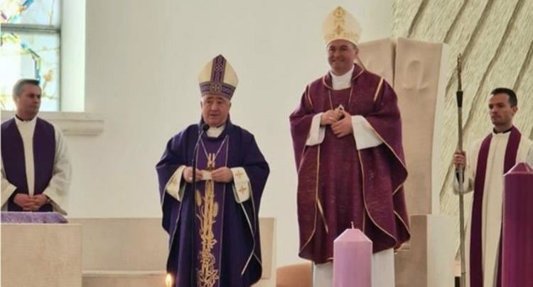 Imzot Arjan Dodaj viziton Kishën Katolike nё Kosovё