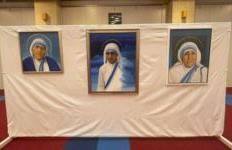 Në Prishtinë ekspozita “Homazh Nanës”, kushtuar Shenjtës Nënë Terezë