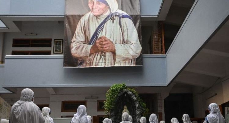 Nënë Tereza, ikonë shqiptare e dashurisë së Zotit, në përvjetorin e lindjes