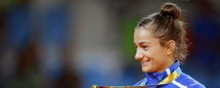Faqja zyrtare e Lojërave Olimpike për Majlinda Kelmendin: Vajza e artë e Kosovës