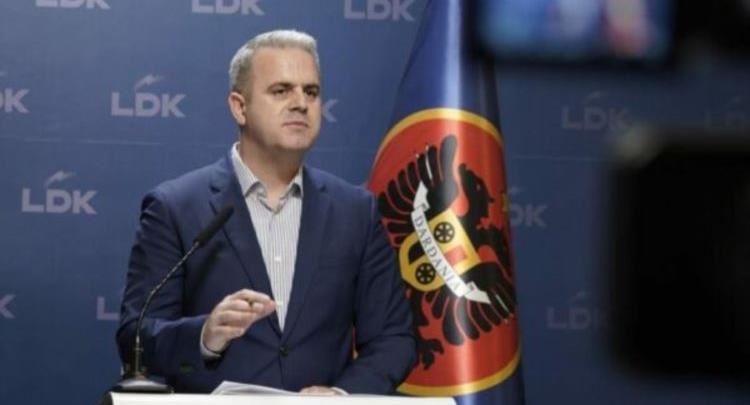 Azemi: Disa QMF rrezikojnë të mbyllen me skadimin e kontratës me CaritasKosova, qytetarët s’mund të bëhen kurban i paaftësisë së Komunës së Ferizajt
