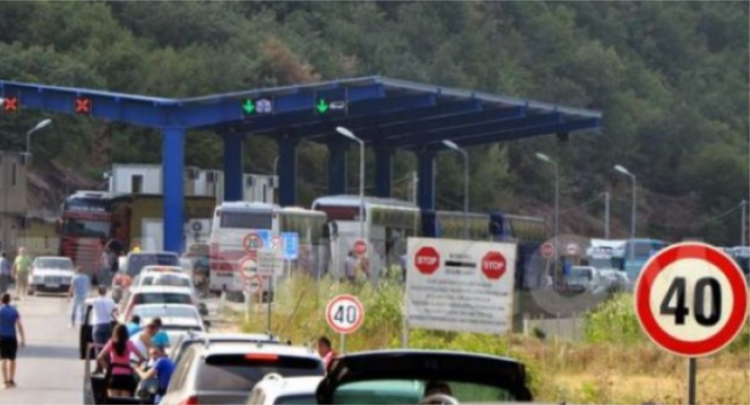 Ardhja e mërgimtarëve- Kështu paraqitet gjendja në pikat kufitare!