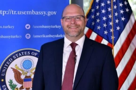 Hovenier: Reputacioni i Kosovës në ShBA ka pësuar një goditje serioze gjatë 16 muajve të fundit