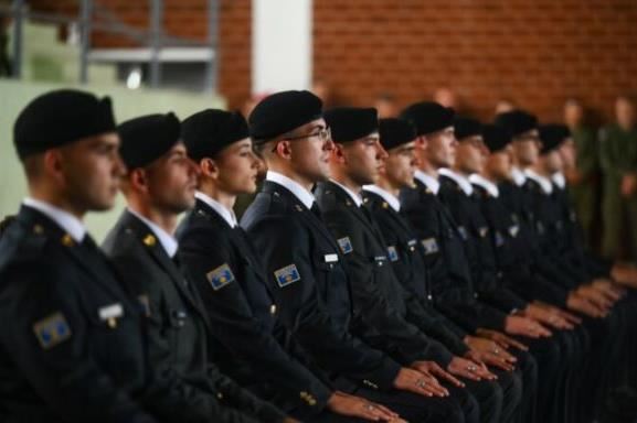 Forcës së Sigurisë së Kosovës i bashkohen 12 oficerë të rinj pas përfundimit të Akademisë Ushtarake