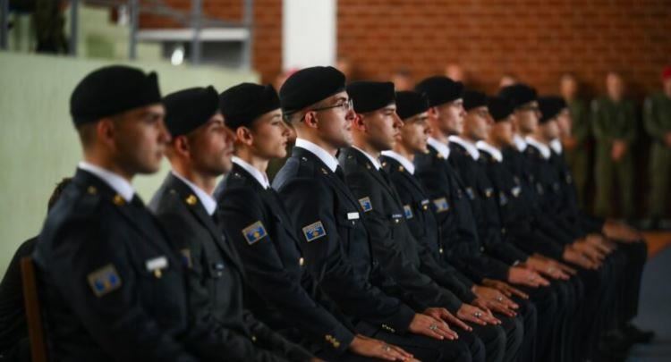 Forcës së Sigurisë së Kosovës i bashkohen 12 oficerë të rinj pas përfundimit të Akademisë Ushtarake