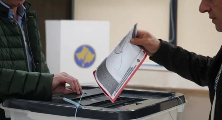 Zgjedhjet e 12 tetorit – Fletëvotimet arrijnë në Kosovë