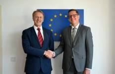 Orav pret në takim ambasadorin slloven, diskutojnë për progresin e Kosovës në rrugën drejt BE-së