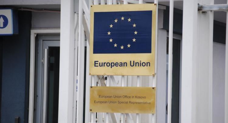 Zyra e BE-së në Kosovë për therjen me thikë të zyrtarit në Gjakovë: Jemi të shokuar – hetimi po vazhdon