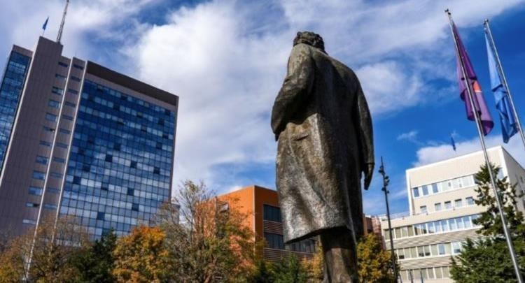 Osmani takon krerët partiakë pas shpërndarjes së Kuvendit