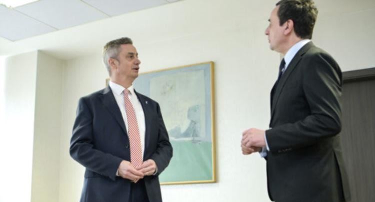 Ambasada britanike: Jemi të zhgënjyer me Qeverinë e Kosovës për mbylljen e pikave të postës serbe pa koordinim paraprak