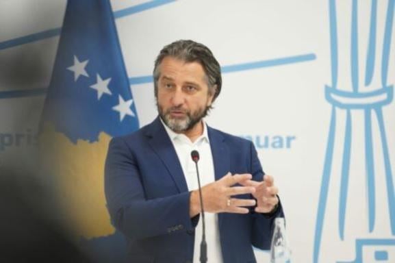 Rama: Të dhimbshme pamjet e qytetarëve duke u rrahur e mjekuar në QKUK – Kurti iku me xhipa të zi