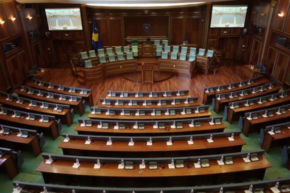 Në mesnatë përfundon afati kushtetues për konstituim të Kuvendit, ende s’ka njoftim për vazhdim të seancës